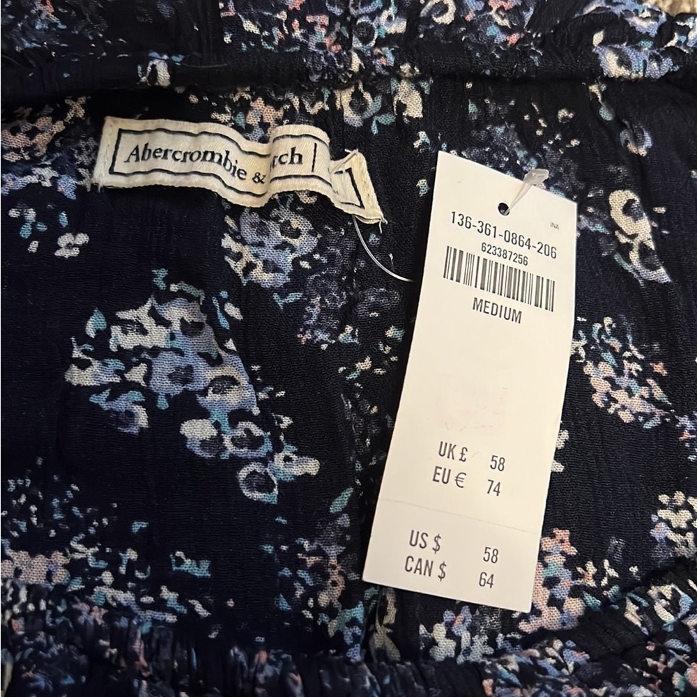 NWT “Abercrombie and Fitch” off the shoulder, long sleeved top - Picture 6 of 6